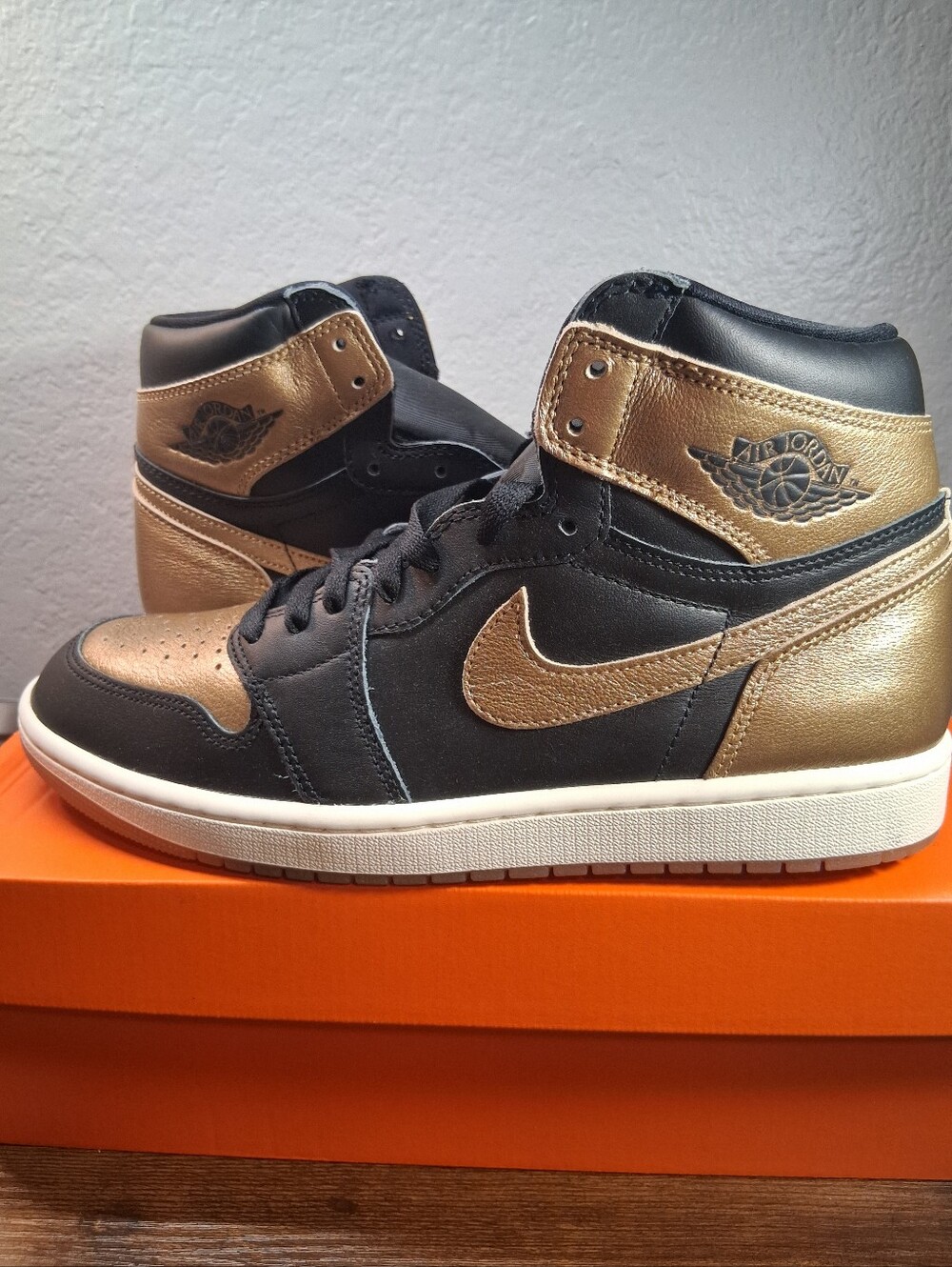 Jordan Retro High Top Sneakers - Black & Metallic Gold
